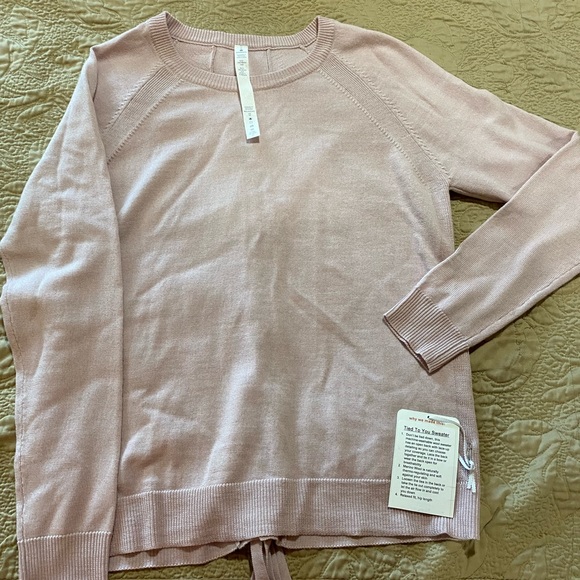 Lululemon NWT sweater size 6 (medium) baby pink - Picture 2 of 3